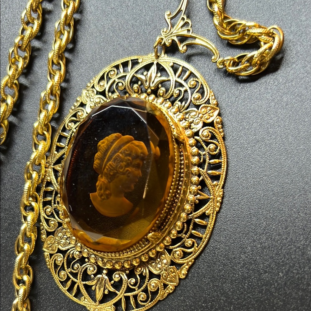 1928 Glass Woman Intaglio Cameo Gold-Tone Filigree Necklace with Amber Color